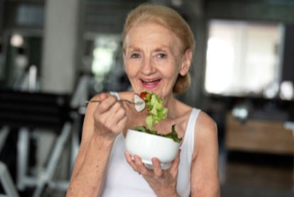Alimentación saludable en adultos mayores después de Navidad